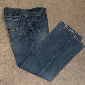 ARIAT denim American brand jeans. Low rise. Starched and well kept.